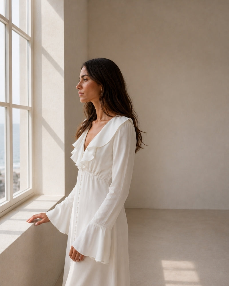 Vestido midi con volantes y botones de perla